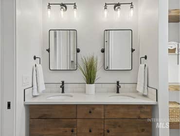 Photos by Thunder Mountain Homes #1