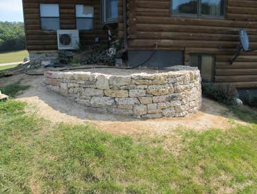 Dry stone retaining wall