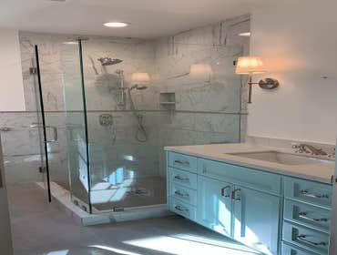 Granite Is a Smart Choice for an All-White Bathroom